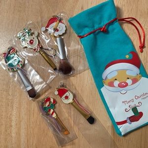 Travel Set of 5 Mini Holiday Cosmetic Brushes and Felt-Like Pouch